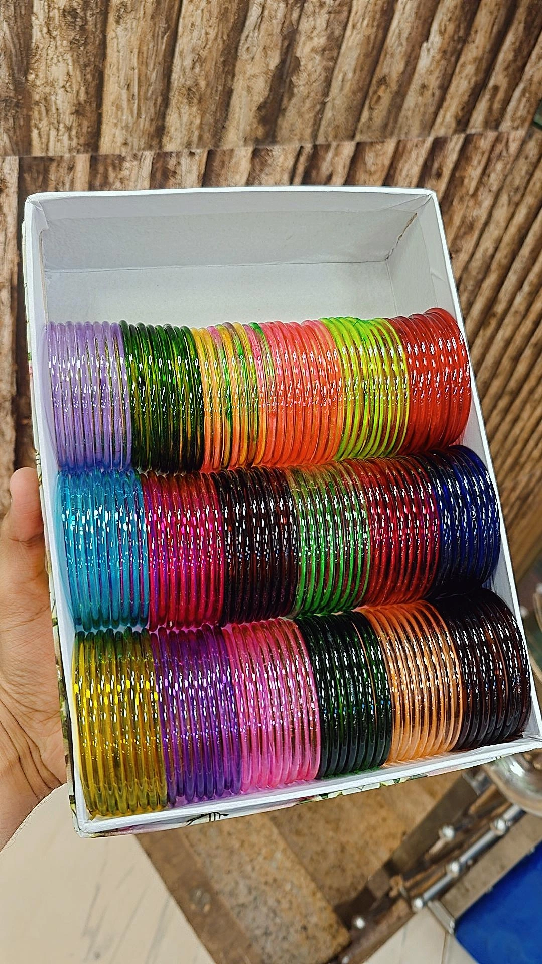 18 COLOUR GLOSSY GLASS BANGLES