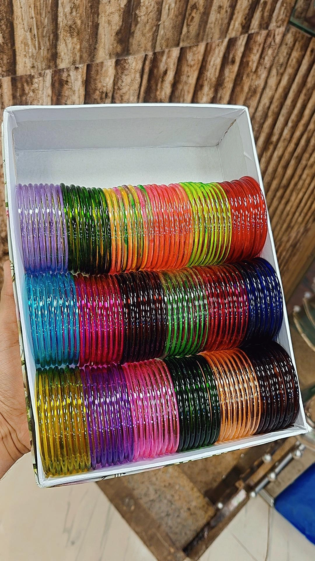 18 COLOUR GLOSSY GLASS BANGLES